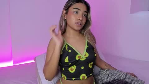 Snapshot of annebull_ chatting on October 16, 9:39 pm Anne online show from October 16, 9:39 pm