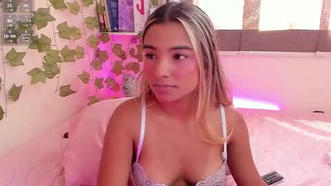 Snapshot of annebull_ chatting on February 9, 6:58 pm Anne online show from February 9, 6:58 pm