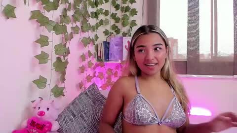 Snapshot of annebull_ chatting on January 28, 10:23 pm Anne online show from January 28, 10:23 pm