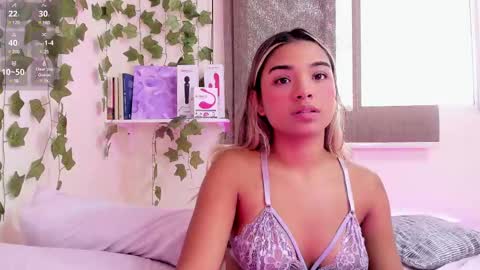 Snapshot of annebull_ chatting on February 15, 10:54 pm Anne online show from February 15, 10:54 pm