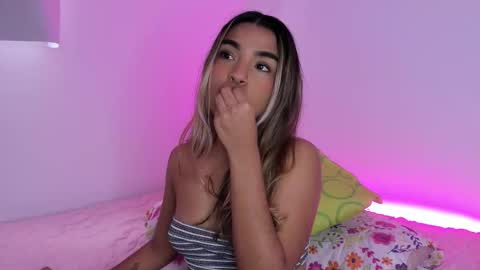 Snapshot of annebull_ chatting on September 15, 9:44 pm Anne online show from September 15, 9:44 pm