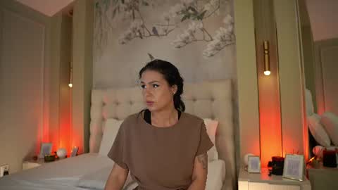 Anne Rey online show from July 5, 10:54 am