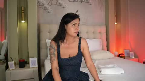 Anne Rey online show from August 2, 8:06 am