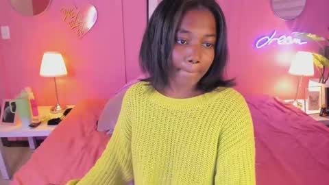 Snapshot of annia_dh chatting on October 8, 9:19 pm annia online show from October 8, 9:19 pm