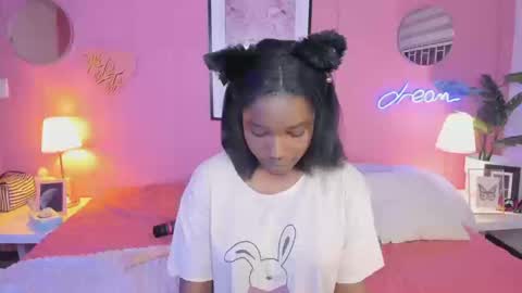 Snapshot of annia_dh chatting on September 22, 9:02 pm annia online show from September 22, 9:02 pm