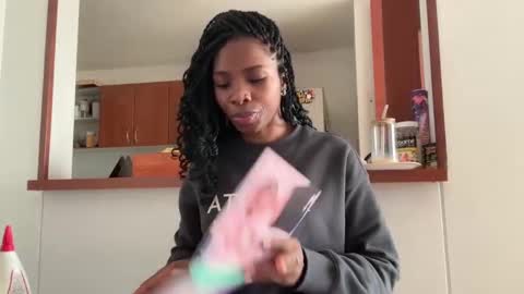 Independent model online show from February 3, 5:14 pm