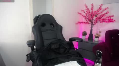 annie_carterr_ online show from May 22, 1:09 pm