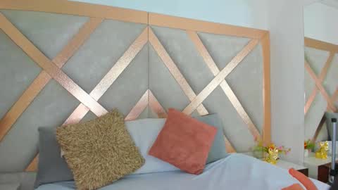 annie_coxx online show from April 11, 7:06 pm