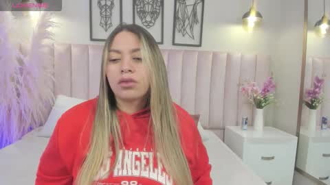 Snapshot of annie_karlsson__ chatting on September 17, 3:15 am online show from September 17, 3:15 am