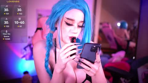 Snapshot of annie_may_may chatting on December 9, 5:08 pm Annie May online show from December 9, 5:08 pm