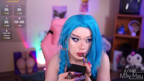 Snapshot of annie_may_may chatting on January 19, 6:31 am Annie May online show from January 19, 6:31 am
