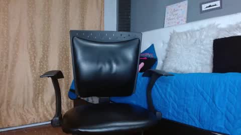 annie_scott_ online show from March 9, 1:37 pm