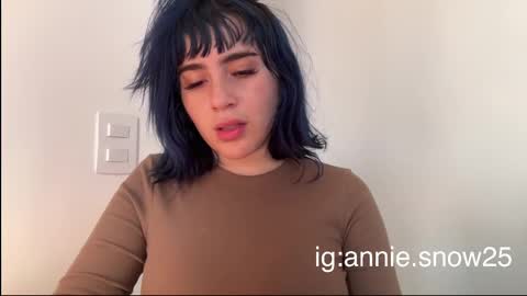 Snapshot of annie_snow_ chatting on February 28, 9:33 pm JEANNE no olvides seguirme dont forget follow me uu online show from February 28, 9:33 pm