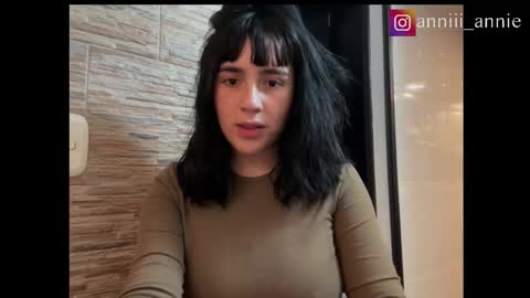 Snapshot of annie_snow_ chatting on October 3, 2:49 am JEANNE no olvides seguirme dont forget follow me uu online show from October 3, 2:49 am