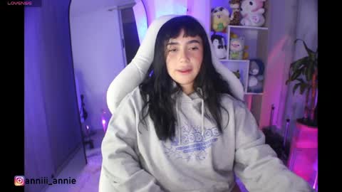 JEANNE no olvides seguirme dont forget follow me  uu online show from June 8, 1:28 am