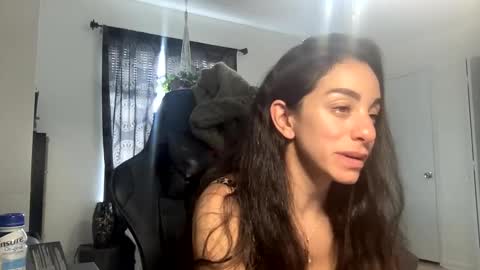 annie_xxx111 online show from December 9, 7:18 pm