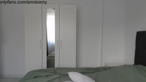 Annie online show from February 4, 12:33 pm