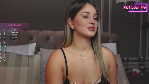 AnnieStyles online show from October 21, 3:32 am