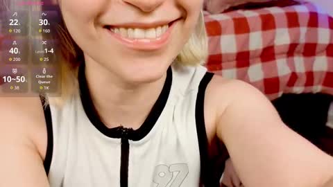 Snapshot of annietinky chatting on September 15, 3:15 am annietinky online show from September 15, 3:15 am