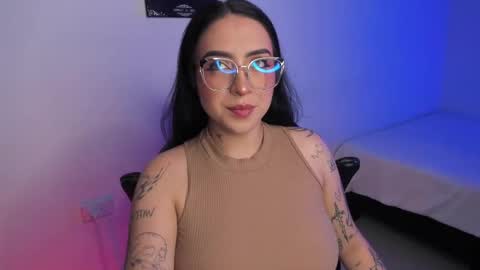 Snapshot of annikamerliahh_ chatting on September 18, 4:33 am Annika online show from September 18, 4:33 am