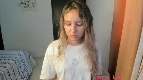 Snapshot of anny_lust chatting on December 25, 2:45 pm Issabela online show from December 25, 2:45 pm
