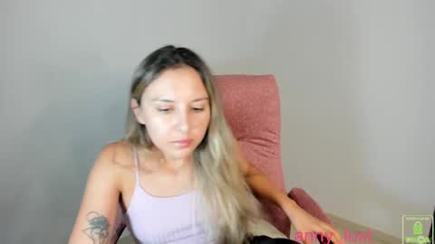 Snapshot of anny_lust chatting on September 23, 8:29 pm Issabela online show from September 23, 8:29 pm