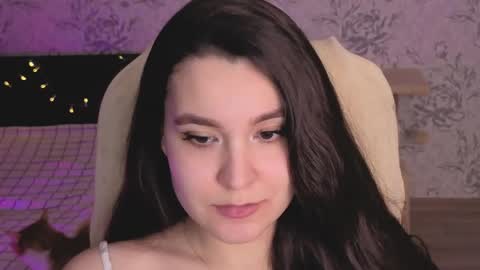 Annie online show from March 31, 10:21 pm