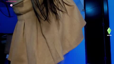 A N N Y E  online show from December 2, 12:29 pm