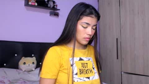 Snapshot of annyt_ chatting on October 11, 1:43 am anny online show from October 11, 1:43 am