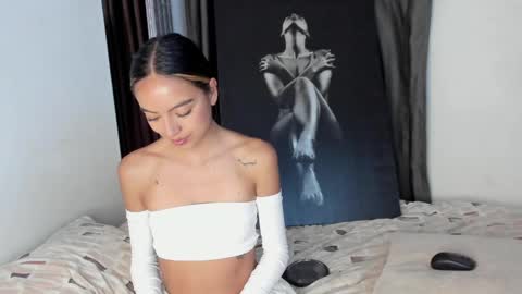anotella_aa online show from May 15, 11:51 pm