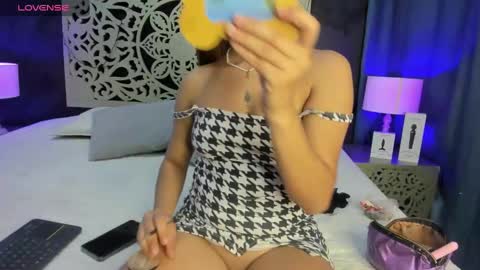 anthonelaDuque online show from February 18, 12:06 pm