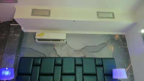 anthonelaDuque online show from October 21, 12:53 pm