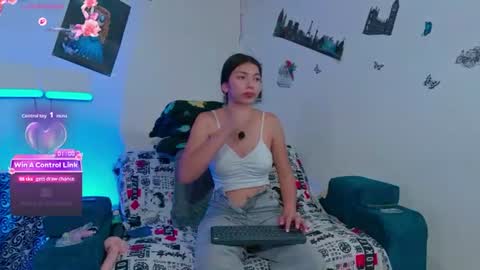 anthonella_v online show from July 27, 9:12 pm