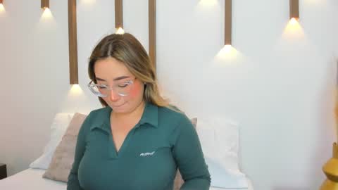 A N T O N E L L A  online show from March 3, 12:09 pm