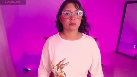 Snapshot of antonella_latin_curvy chatting on October 19, 1:18 am Anne online show from October 19, 1:18 am