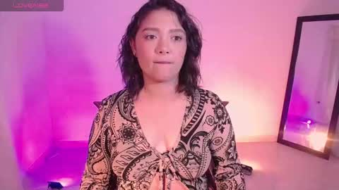 Snapshot of antonella_latin_curvy chatting on October 5, 11:32 pm Anne online show from October 5, 11:32 pm