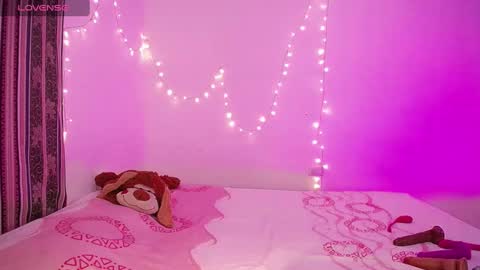Snapshot of antonella_latin_curvy chatting on January 30, 12:39 am Anne online show from January 30, 12:39 am