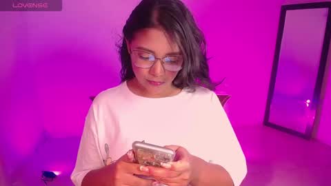 Snapshot of antonella_latin_curvy chatting on October 15, 12:02 am Anne online show from October 15, 12:02 am