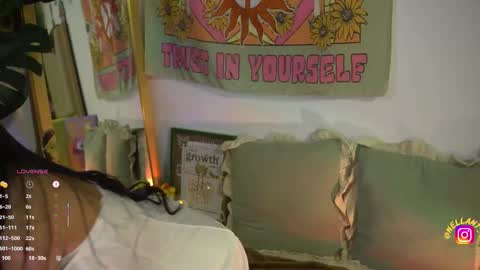 Snapshot of antonella_maitt chatting on October 4, 3:45 am Nell. online show from October 4, 3:45 am