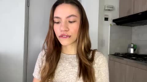 Snapshot of antonellarossii_ chatting on February 10, 1:01 pm Antonella online show from February 10, 1:01 pm