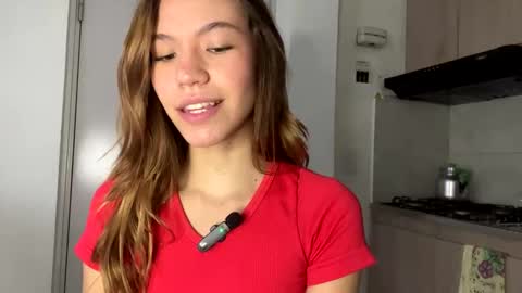 Snapshot of antonellarossii_ chatting on February 6, 1:43 pm Antonella online show from February 6, 1:43 pm