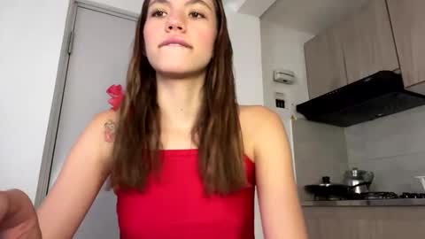 Snapshot of antonellarossii_ chatting on December 4, 1:09 pm Antonella online show from December 4, 1:09 pm