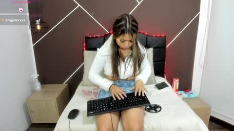 Snapshot of antonellarosss chatting on January 23, 11:37 am A N T O N E L L A online show from January 23, 11:37 am