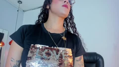 A N T O N E L L E  online show from February 8, 11:33 am