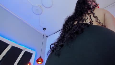 A N T O N E L L E  online show from February 6, 11:31 am