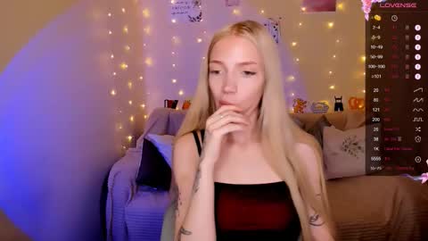 Snapshot of anyataylorr chatting on September 26, 2:42 am Anya online show from September 26, 2:42 am