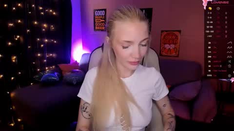 Snapshot of anyataylorr chatting on September 30, 3:12 am Anya online show from September 30, 3:12 am