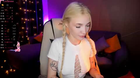 Snapshot of anyataylorr chatting on October 13, 2:58 am Anya online show from October 13, 2:58 am