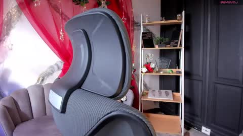 aphrodite online show from April 13, 9:04 pm