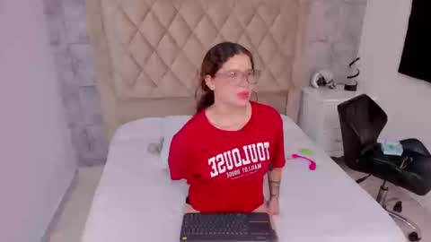 Snapshot of aphroditesweet chatting on September 25, 9:34 pm aphrodite online show from September 25, 9:34 pm